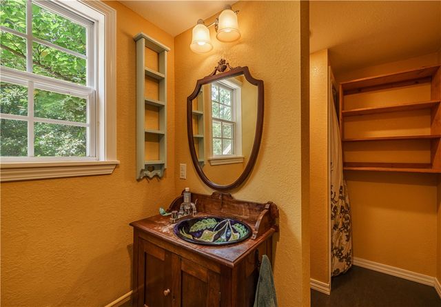 679 County Road 332, Eureka Springs, AR 72632
