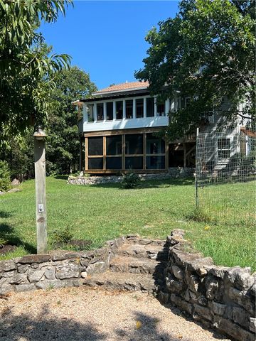679 County Road 332, Eureka Springs, AR 72632