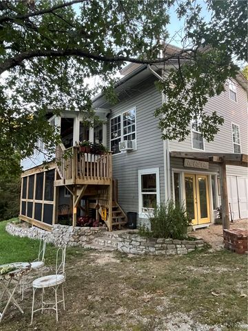 679 County Road 332, Eureka Springs, AR 72632