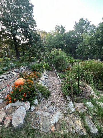 679 County Road 332, Eureka Springs, AR 72632