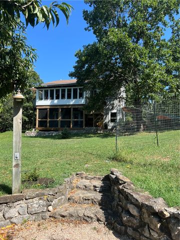 679 County Road 332, Eureka Springs, AR 72632