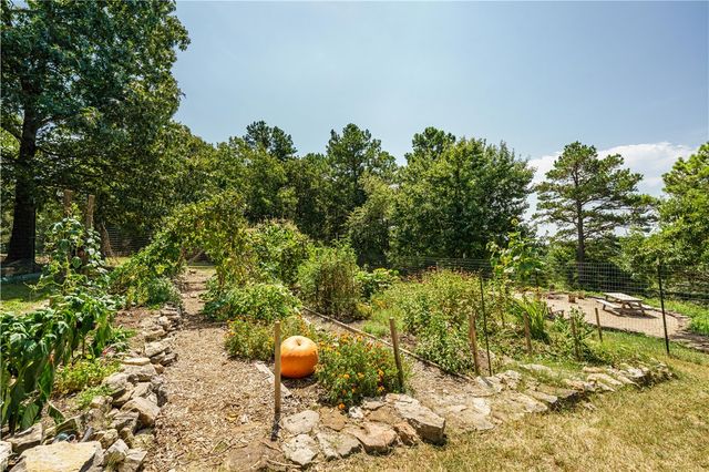679 County Road 332, Eureka Springs, AR 72632