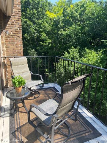 6463 Maple Hills Lane, Bloomfield Hills, MI 48301
