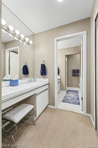 6463 Maple Hills Lane, Bloomfield Hills, MI 48301