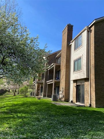 6463 Maple Hills Lane, Bloomfield Hills, MI 48301