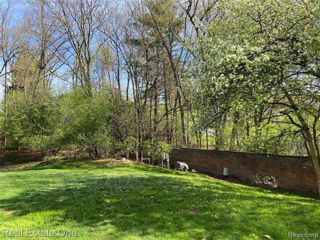 6463 Maple Hills Lane, Bloomfield Hills, MI 48301