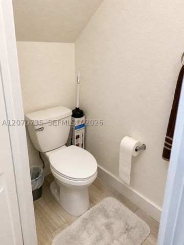 7991 NW 8th St 110, Miami, FL 33126