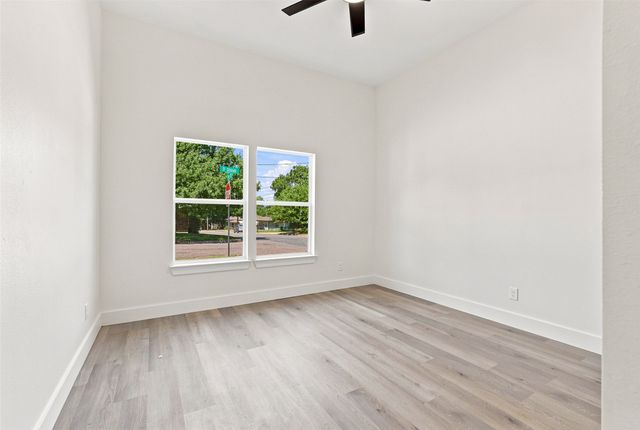 214 D Street, Whitesboro, TX 76273
