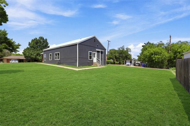 214 D Street, Whitesboro, TX 76273