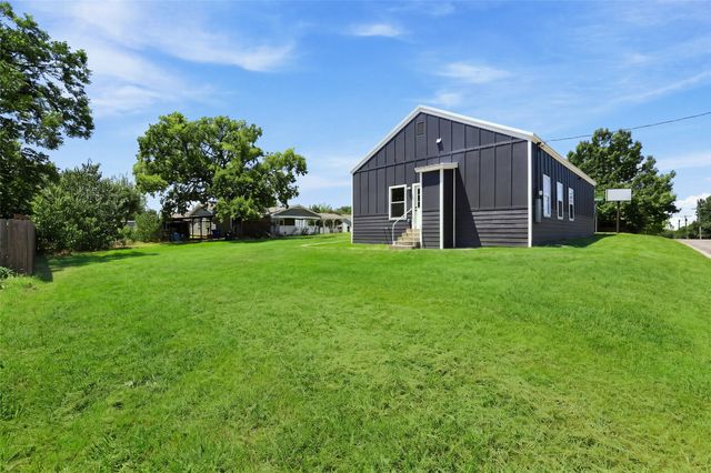 214 D Street, Whitesboro, TX 76273