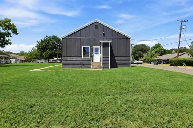 214 D Street, Whitesboro, TX 76273