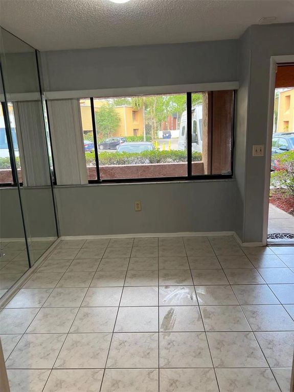 Image 9 of property listing at 5812 WINDHOVER DRIVE 5812, Orlando, FL 32819