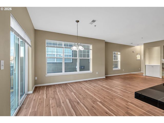 1000 Sw 170TH Ave 201, Beaverton, OR 97003