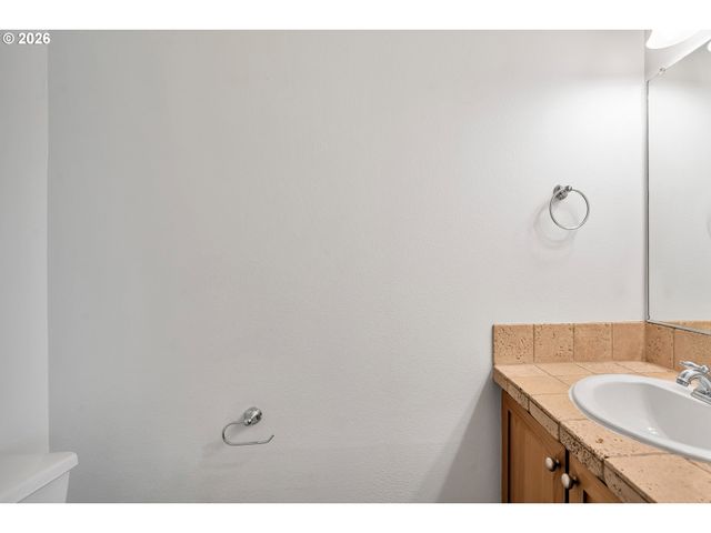 1000 Sw 170TH Ave 201, Beaverton, OR 97003