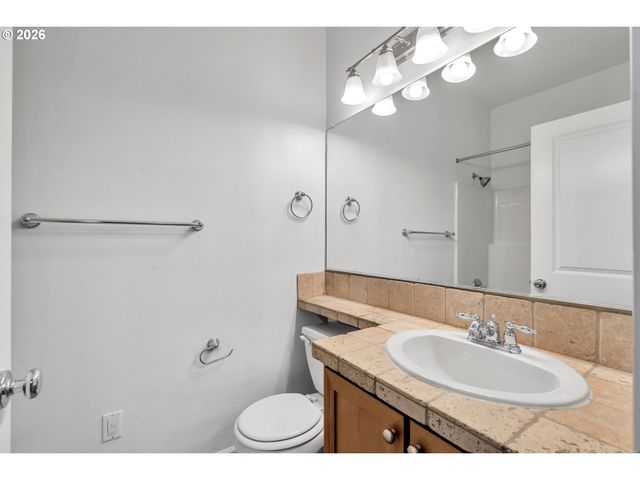 1000 Sw 170TH Ave 201, Beaverton, OR 97003