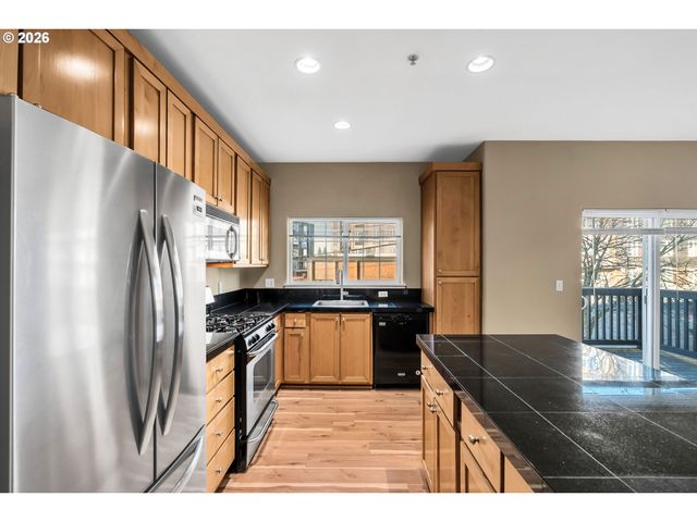 1000 Sw 170TH Ave 201, Beaverton, OR 97003