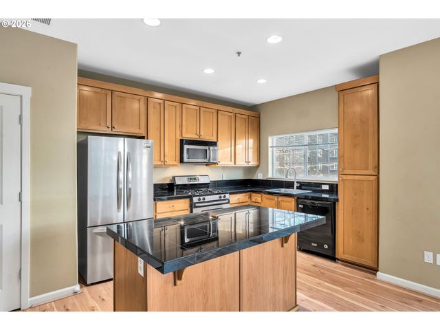 1000 Sw 170TH Ave 201, Beaverton, OR 97003