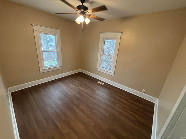 1159 E Saint Clair Street, Vincennes, IN 47591