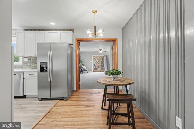 11 W HIGHLAND AVE, Enola, PA 17025