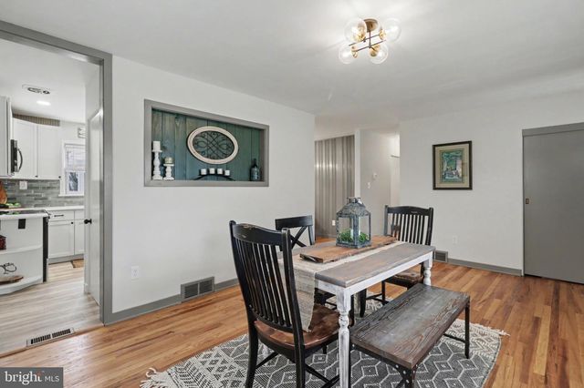 11 W HIGHLAND AVE, Enola, PA 17025