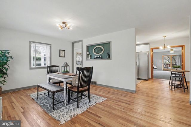 11 W HIGHLAND AVE, Enola, PA 17025