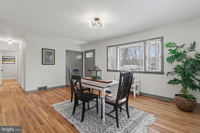 11 W HIGHLAND AVE, Enola, PA 17025