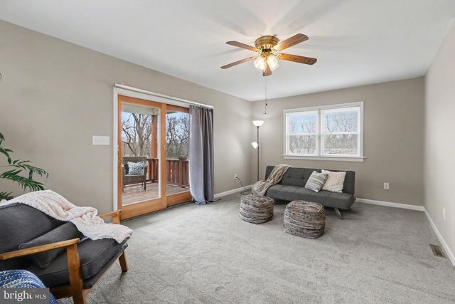 11 W HIGHLAND AVE, Enola, PA 17025