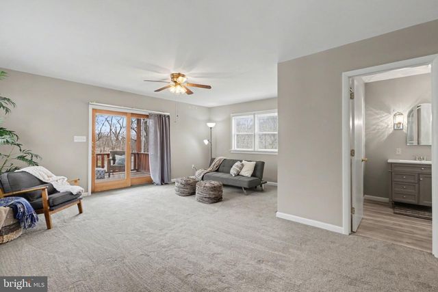 11 W HIGHLAND AVE, Enola, PA 17025