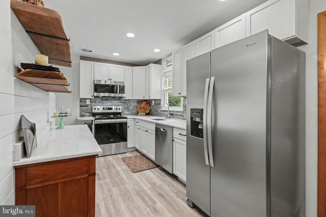 11 W HIGHLAND AVE, Enola, PA 17025