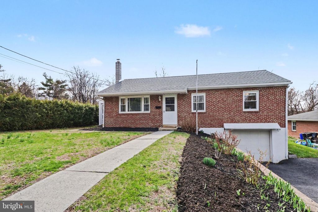 11 W HIGHLAND AVE, Enola, PA 17025