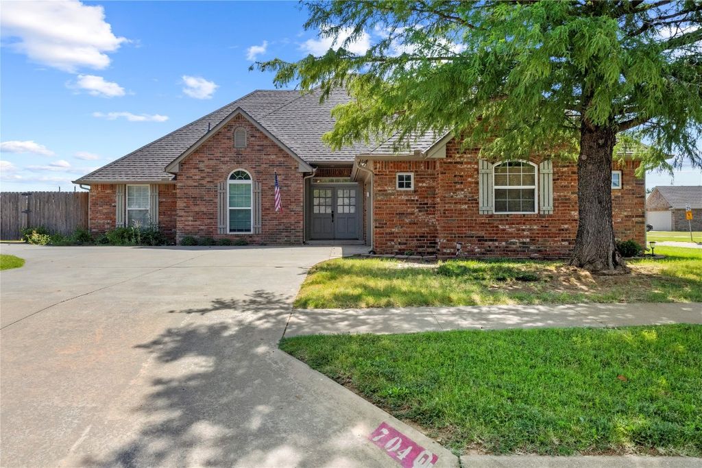 704 Highland Drive, Weatherford, OK 73096