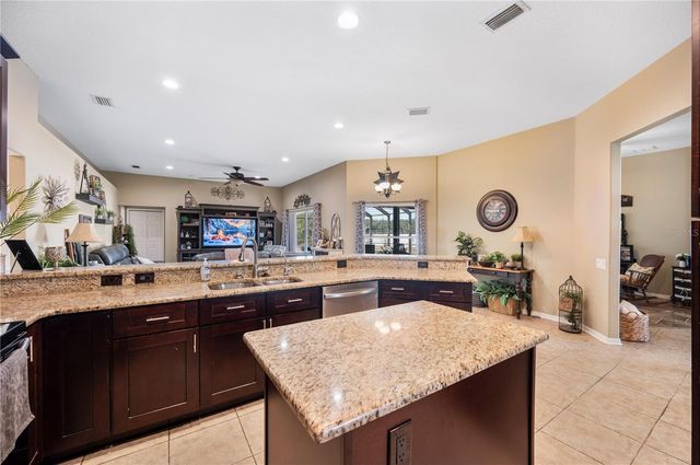 4403 AVONDALE GROVES STREET, Plant City, FL 33567