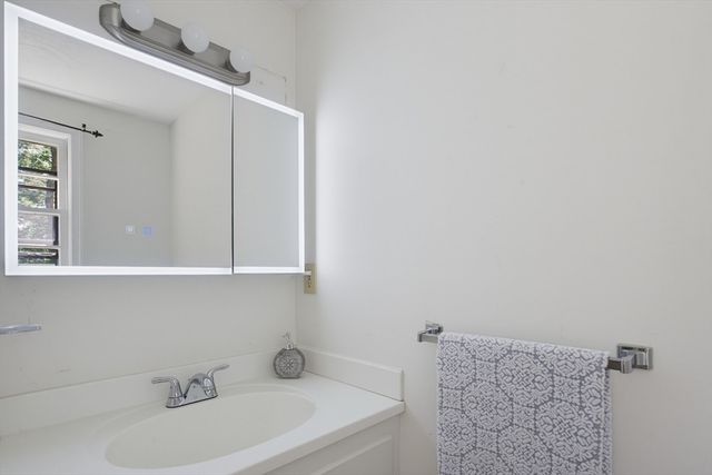 37 Woodbury Rd, Southborough, MA 01772