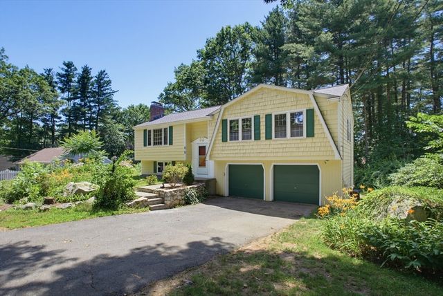 37 Woodbury Rd, Southborough, MA 01772