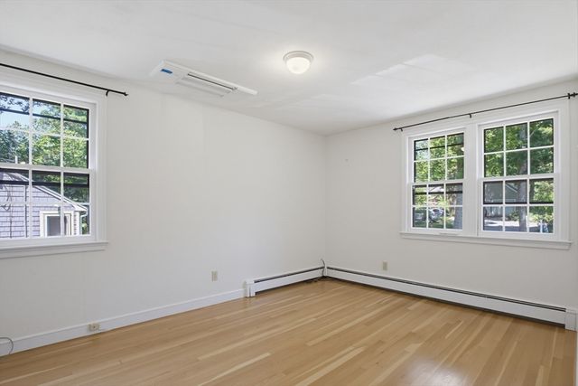 37 Woodbury Rd, Southborough, MA 01772