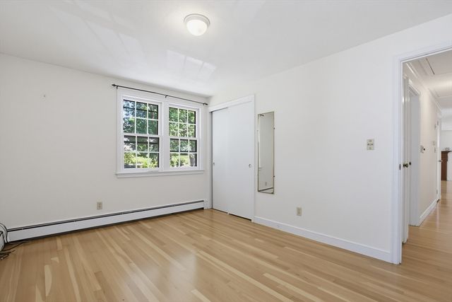 37 Woodbury Rd, Southborough, MA 01772