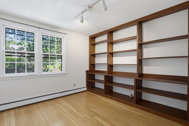 37 Woodbury Rd, Southborough, MA 01772