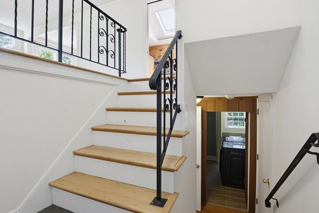 37 Woodbury Rd, Southborough, MA 01772