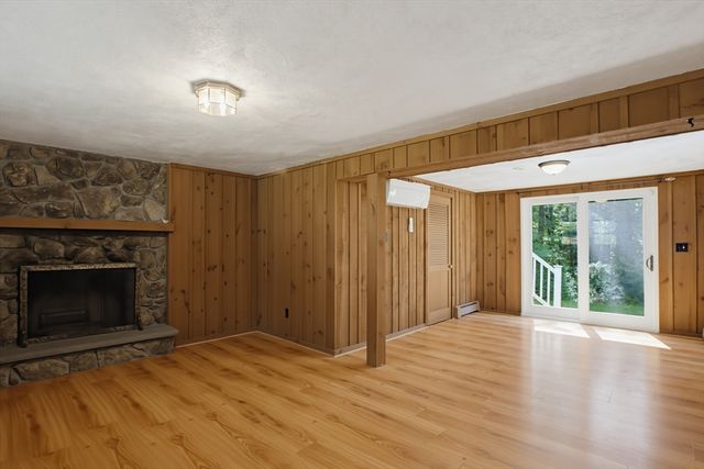 37 Woodbury Rd, Southborough, MA 01772