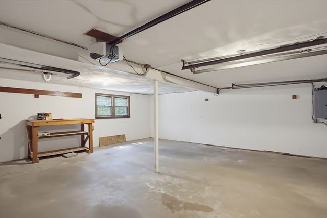 37 Woodbury Rd, Southborough, MA 01772