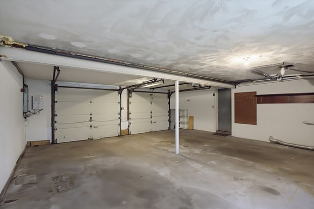 37 Woodbury Rd, Southborough, MA 01772