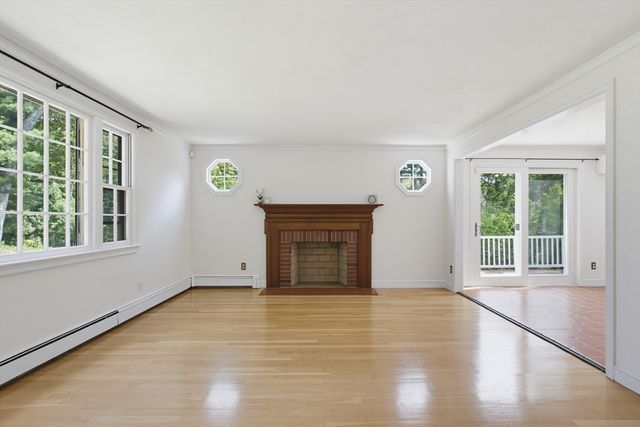 37 Woodbury Rd, Southborough, MA 01772