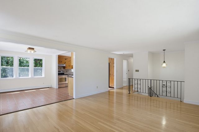37 Woodbury Rd, Southborough, MA 01772
