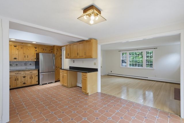 37 Woodbury Rd, Southborough, MA 01772