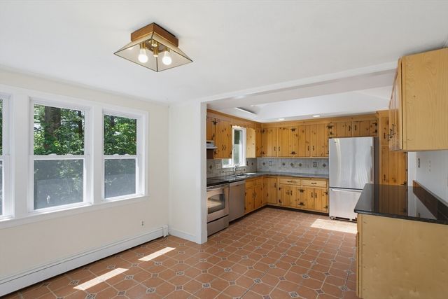 37 Woodbury Rd, Southborough, MA 01772