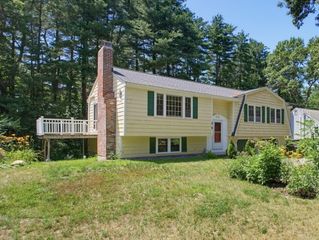 37 Woodbury Rd, Southborough, MA 01772