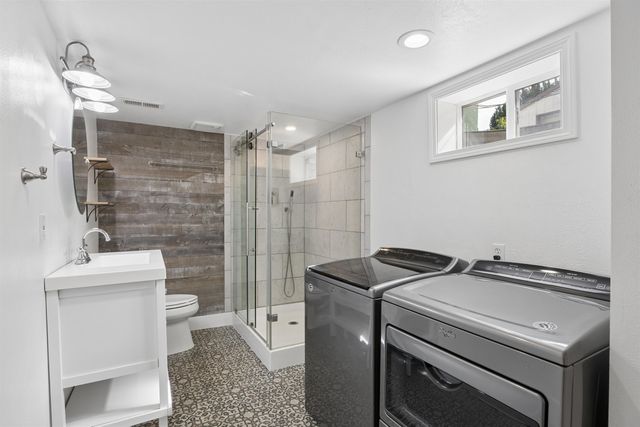 4823 W Hoffman Pl, Spokane, WA 99205