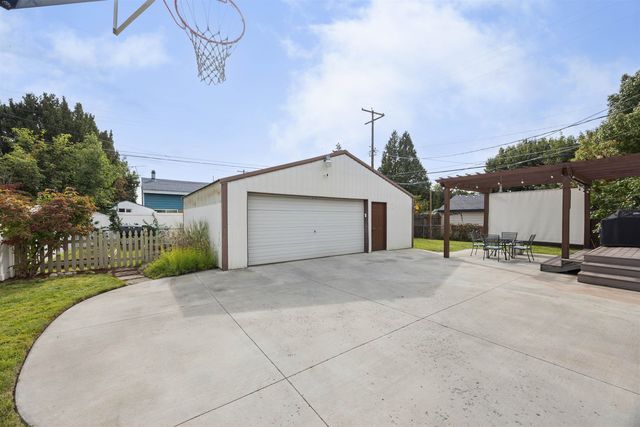 4823 W Hoffman Pl, Spokane, WA 99205