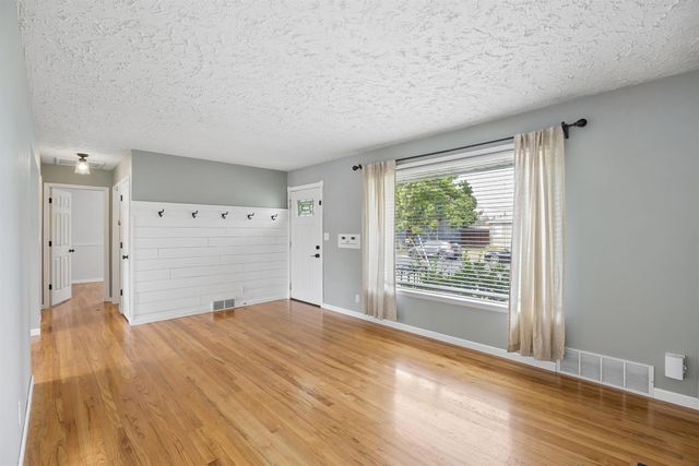 4823 W Hoffman Pl, Spokane, WA 99205