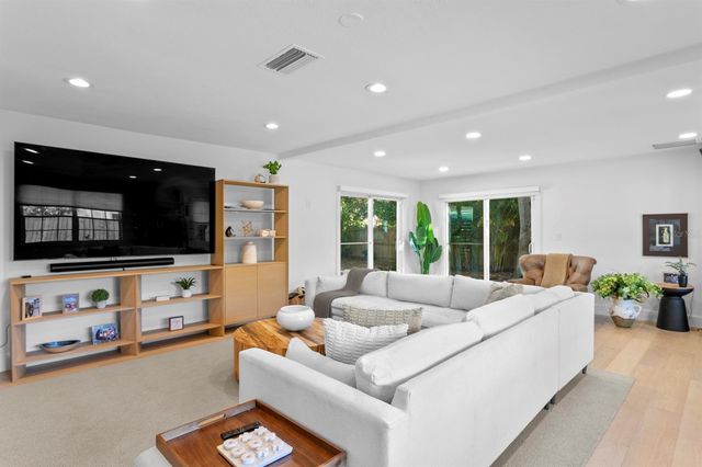 4911 W BAY WAY PLACE, Tampa, FL 33629